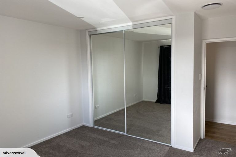 Photo of property in 1/16 Stanley Road, Glenfield, Auckland, 0629