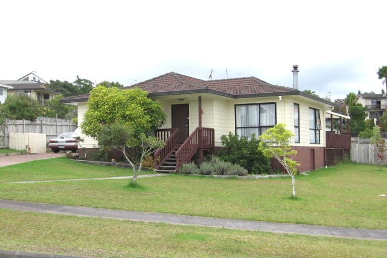 Photo of property in 4 Ebony Place, Massey, Auckland, 0614