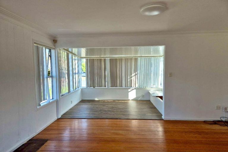 Photo of property in 10 Harry Ward Place, Henderson, Auckland, 0610