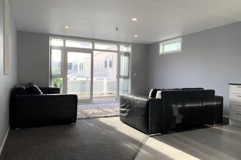 Photo of property in Victoria Villas, 45/35u Pirie Street, Mount Victoria, Wellington, 6011