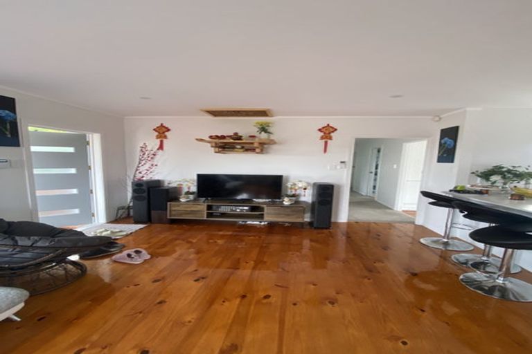 Photo of property in 1/30 Sunnyfield Crescent, Glenfield, Auckland, 0629