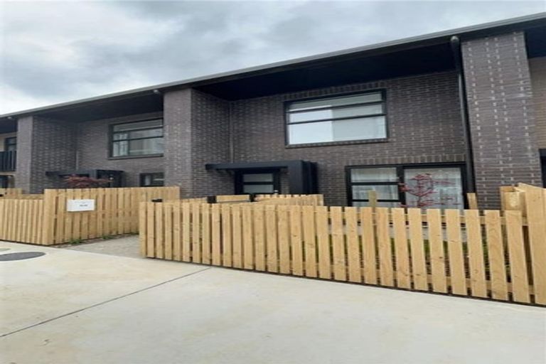 Photo of property in 64 Rauemi Way, Te Atatu South, Auckland, 0610