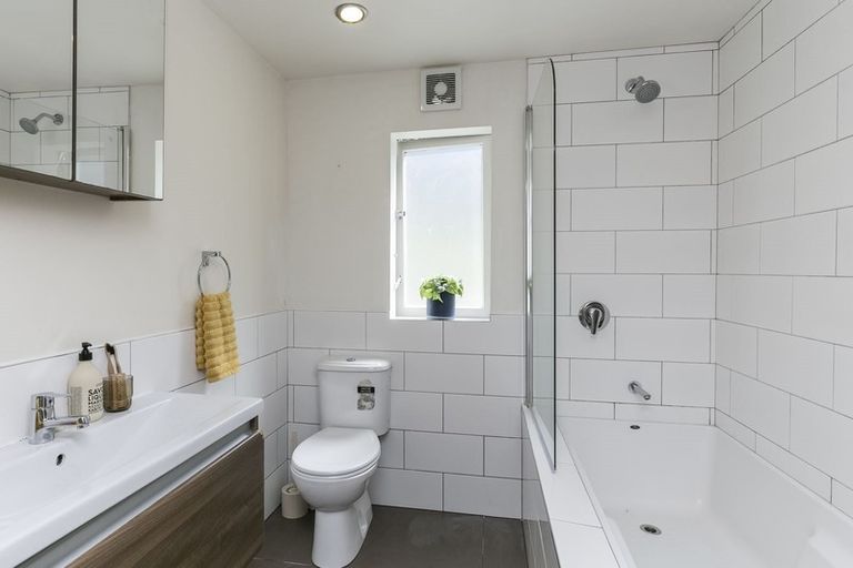 Photo of property in 244 Ohiro Road, Brooklyn, Wellington, 6021