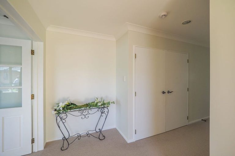 Photo of property in 17 Crown Hill, Paraparaumu, 5032