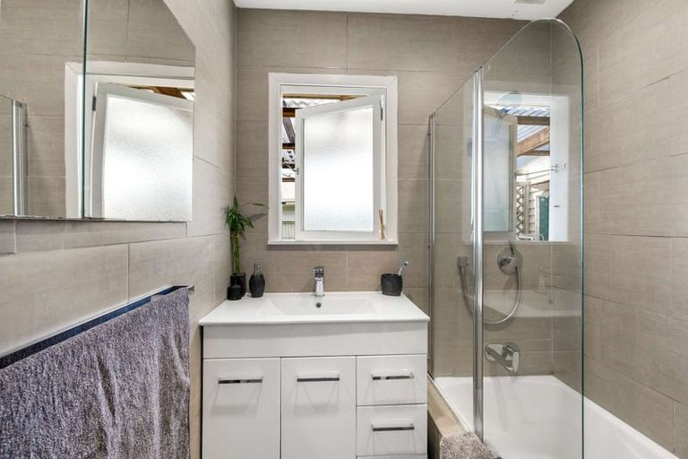 Photo of property in 58 Tiroroa Avenue, Te Atatu South, Auckland, 0610