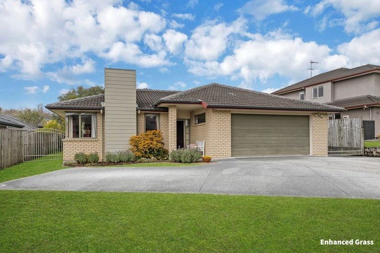 Photo of property in 4 Fairford Avenue, Henderson, Auckland, 0612
