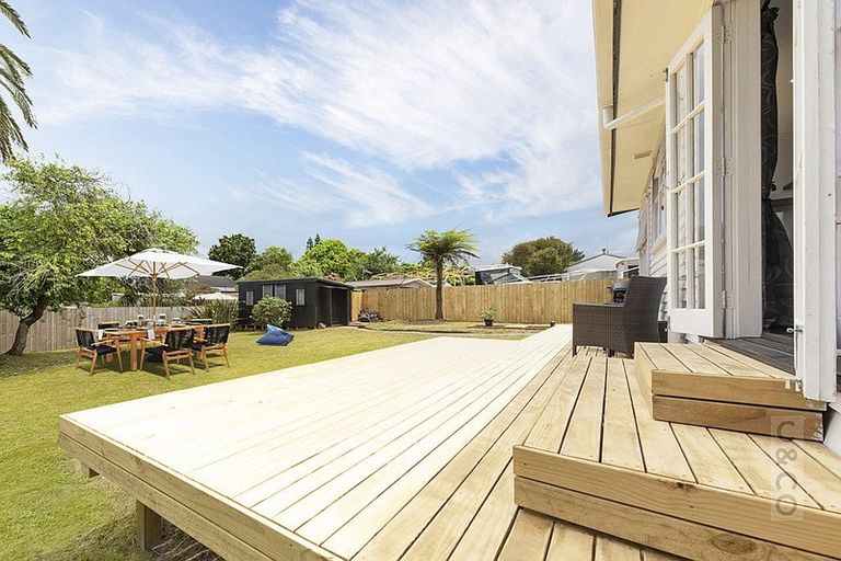 Photo of property in 16 Great North Road, Riverhead, 0820