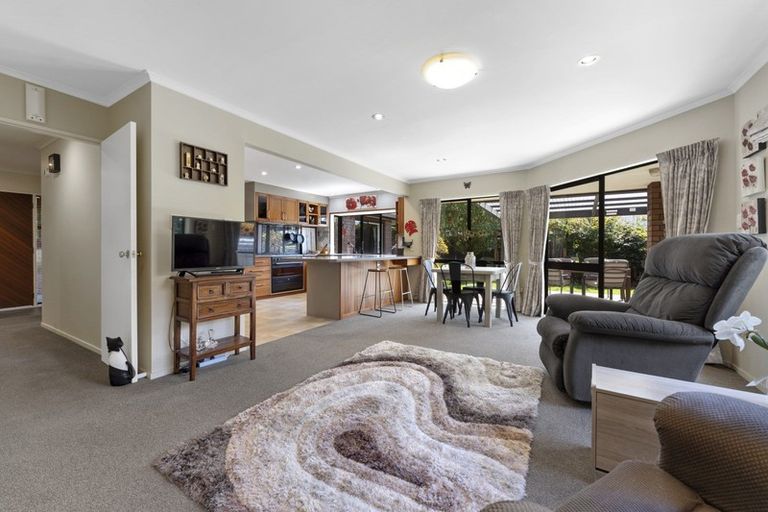 Photo of property in 16 Fraser Court, Roslyn, Palmerston North, 4414