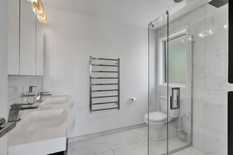 Photo of property in 4 Vardon Way, Waiwhakaiho, New Plymouth, 4312