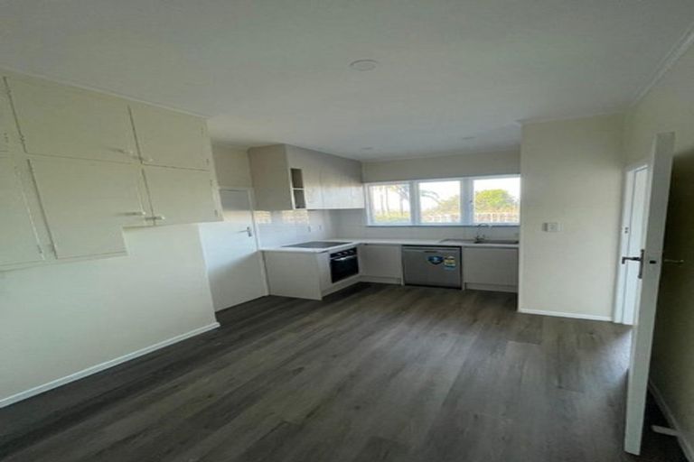 Photo of property in 141 Glenfield Road, Hillcrest, Auckland, 0626