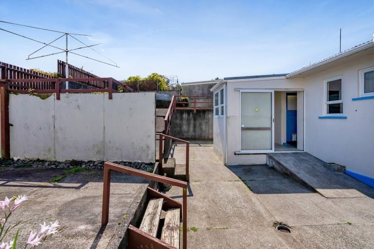 Photo of property in 3 Rospeath Crescent, Spotswood, New Plymouth, 4310