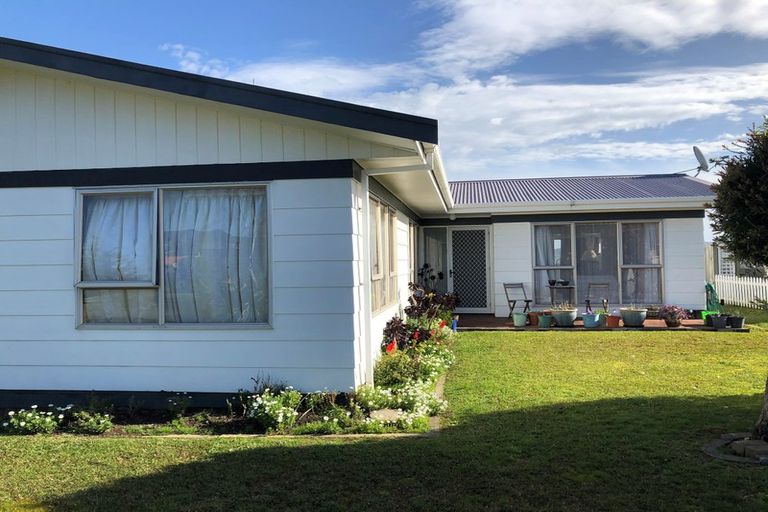Photo of property in 8 Edge Street, Onerahi, Whangarei, 0110