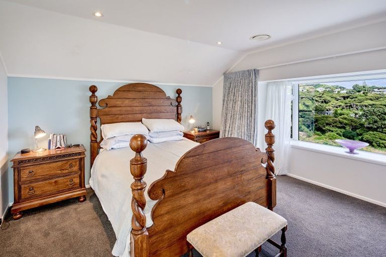 Photo of property in 18 Te Pari Pari Road, Pukerua Bay, 5026