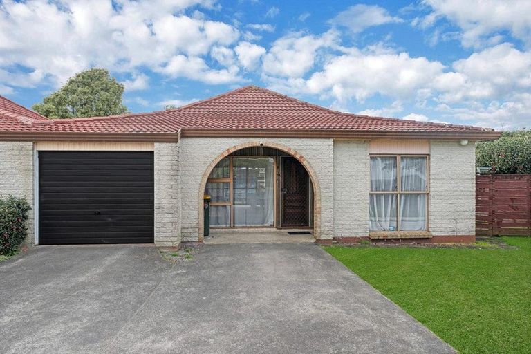 Photo of property in 7a Kirrama Place, Conifer Grove, Takanini, 2112