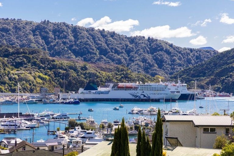 Photo of property in 29 Seaview Crescent, Picton, 7220