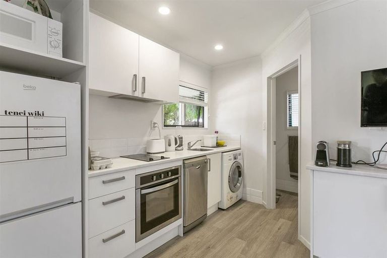 Photo of property in 7 Minaret Drive, Bucklands Beach, Auckland, 2014