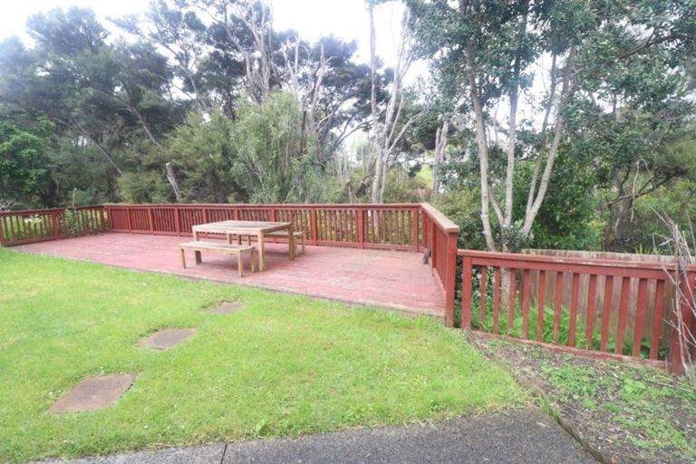 Photo of property in 36 Newbury Place, Schnapper Rock, Auckland, 0632