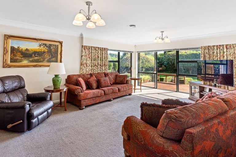 Photo of property in 2 Rosebank Grove, Waikanae, 5036