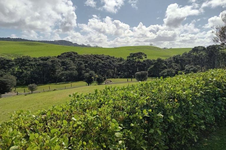 Photo of property in 112 Arrowsmith Road, Waitakere, Henderson, 0782