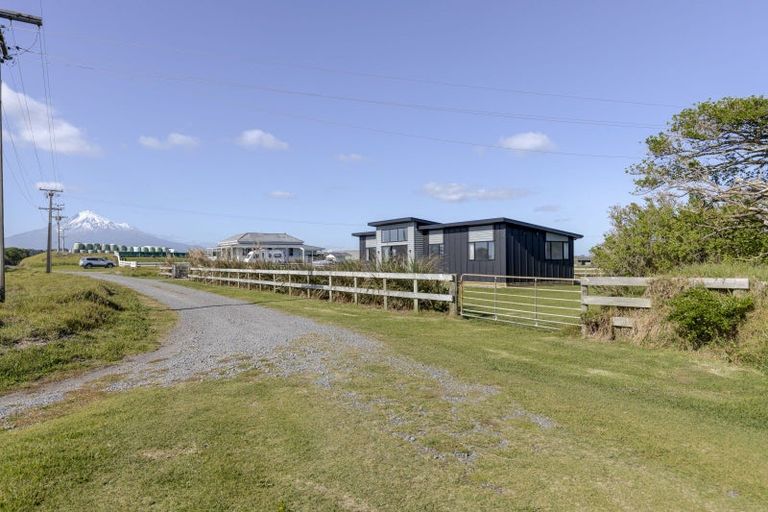 Photo of property in 387 Tipoka Road, Rahotu, Opunake, 4685