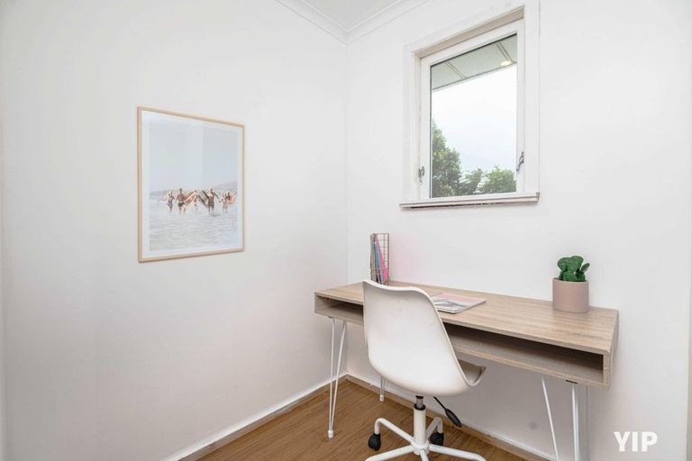 Photo of property in 1b Link Road, Newlands, Wellington, 6037