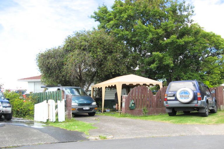 Photo of property in 10 Norton Place, Mangere, Auckland, 2022