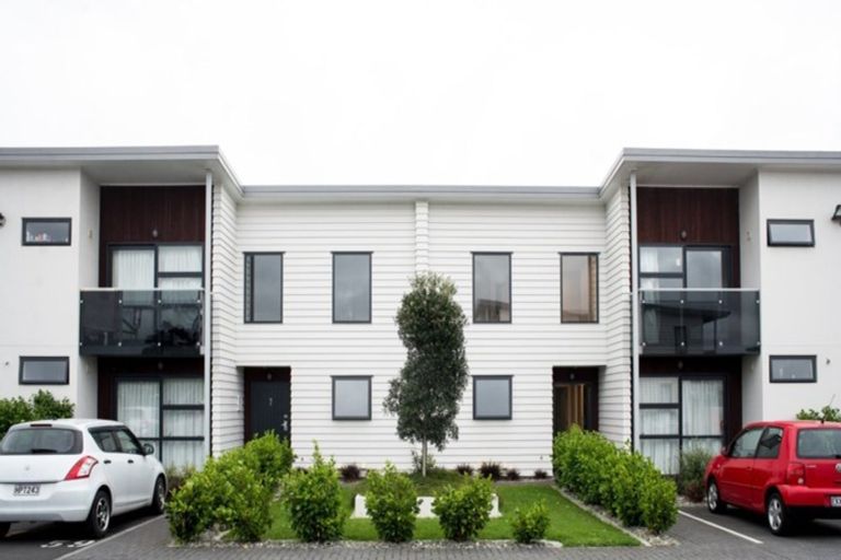 Photo of property in 1/69 Mckenzie Road, Mangere Bridge, Auckland, 2022