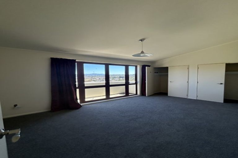 Photo of property in 5 Mitika Way, Strathmore Park, Wellington, 6022