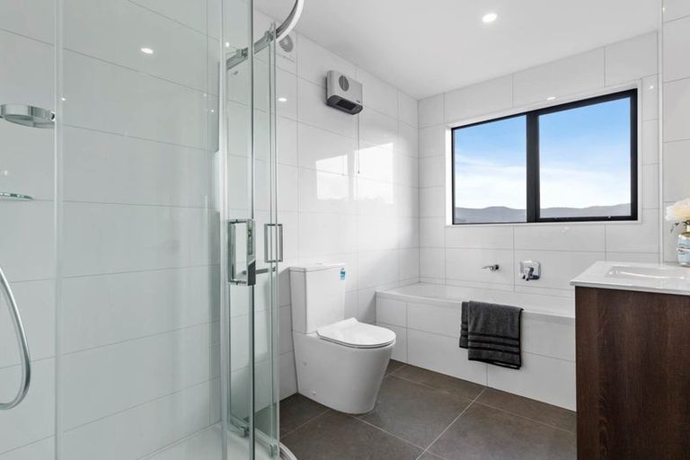 Photo of property in 40 San Prospero Crescent, Henderson, Auckland, 0612