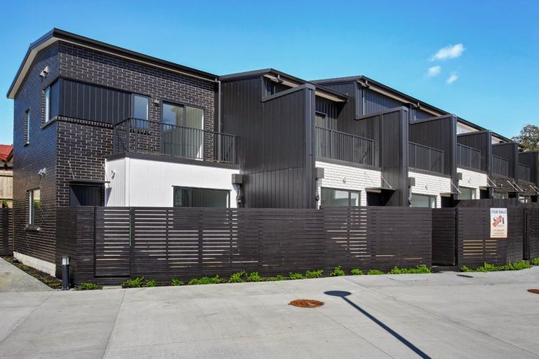 Photo of property in 1 Meg Lane, Glen Eden, Auckland, 0602
