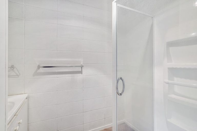 Photo of property in 2/1 Golf Road, New Lynn, Auckland, 0600