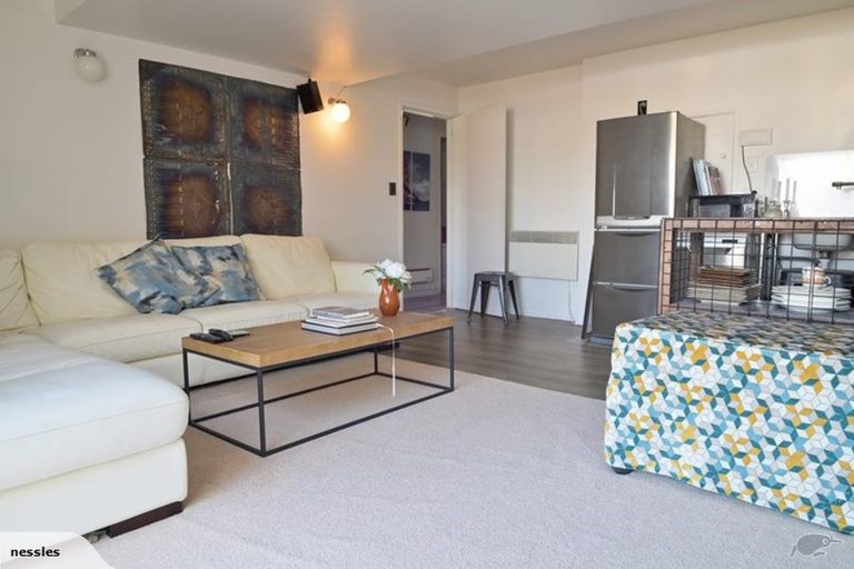 Photo of property in 28 Ferry Street, Seatoun, Wellington, 6022