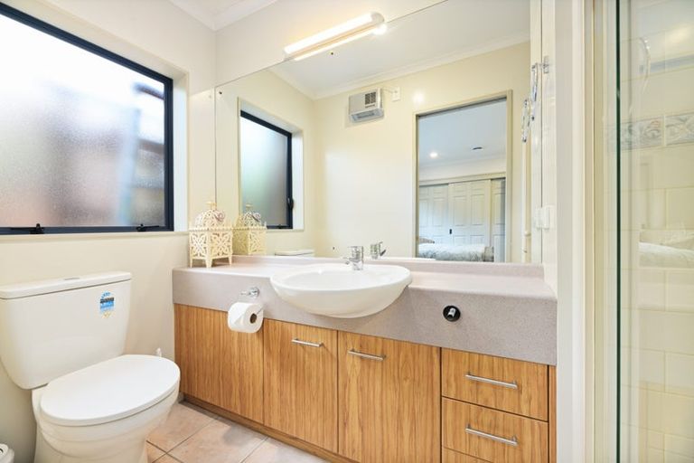 Photo of property in 15 Graven Court, Henderson, Auckland, 0612