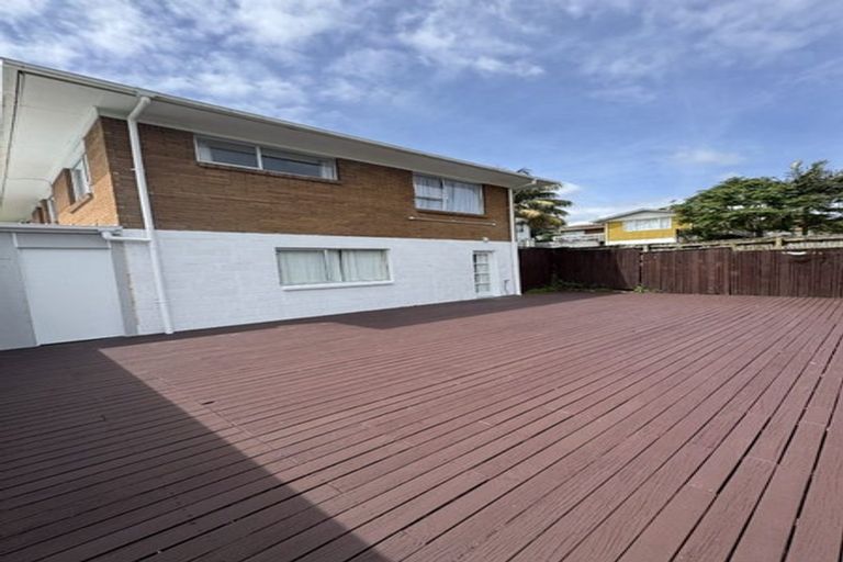 Photo of property in 59 Lincoln Park Avenue, Massey, Auckland, 0614