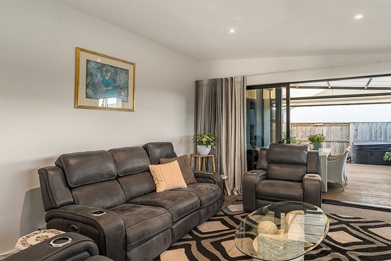 Photo of property in 10 Knightia Drive, Papamoa Beach, Papamoa, 3118