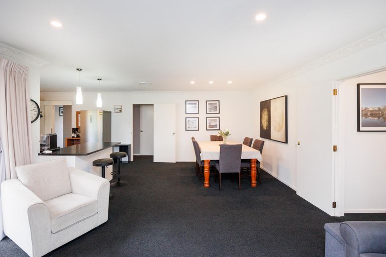 Photo of property in 77 Pacific Drive, Fitzherbert, Palmerston North, 4410