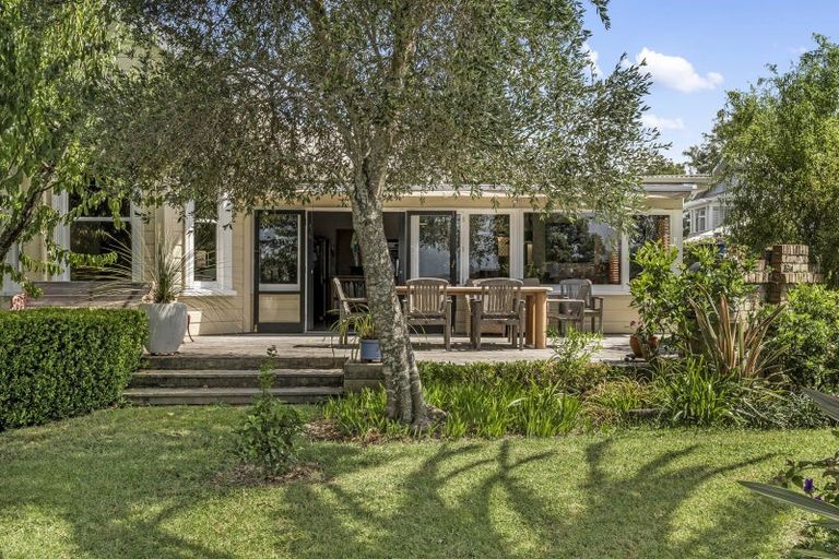 Photo of property in 120 Vauxhall Road, Narrow Neck, Auckland, 0624