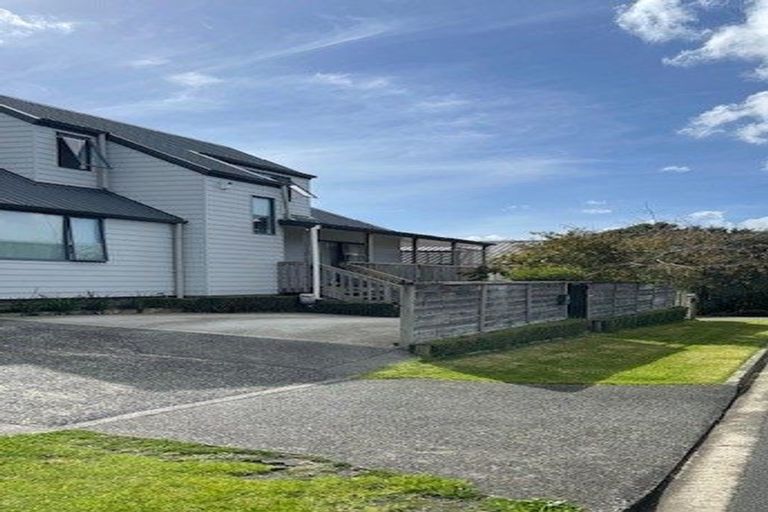 Photo of property in 12 Fresil Lane, Massey, Auckland, 0614