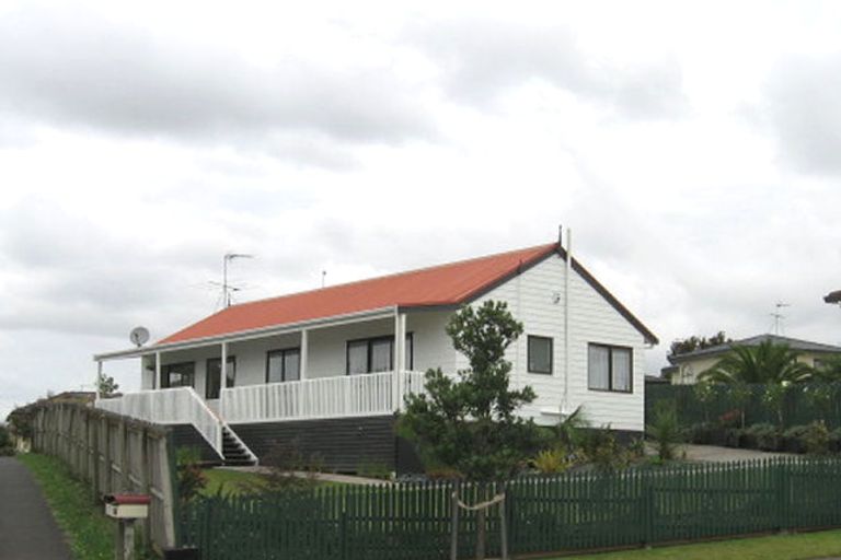 Photo of property in 15 Hassan Drive, Massey, Auckland, 0614