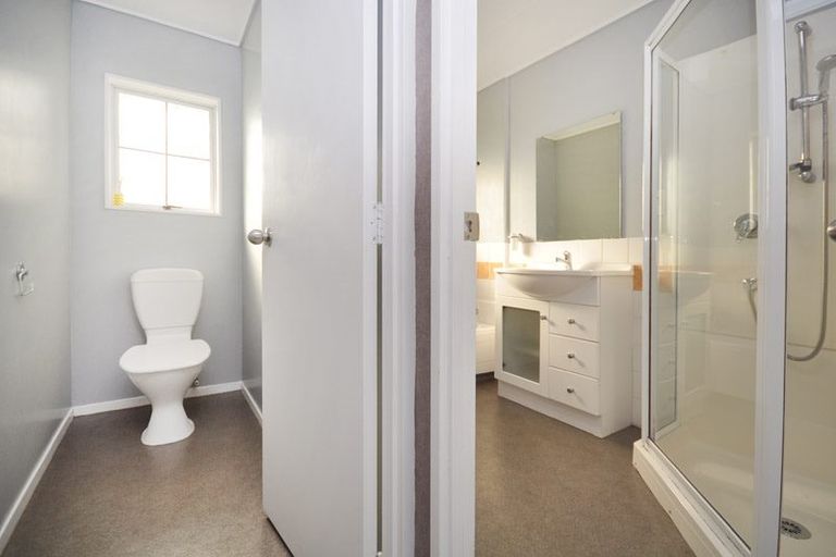 Photo of property in 81 Kemp Road, Massey, Auckland, 0614