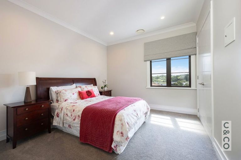 Photo of property in 8 Tauwaka Crescent, Riverhead, 0820