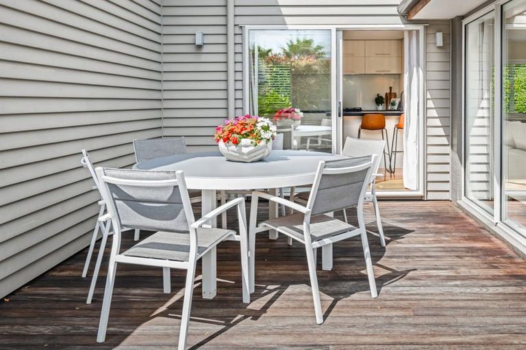 Photo of property in 5 Mural Place, Greenhithe, Auckland, 0632