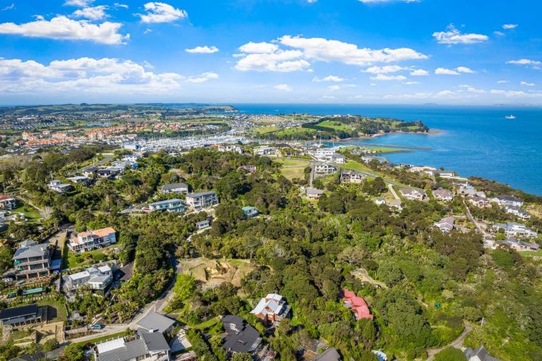 Photo of property in 81 Roberts Road, Matakatia, Whangaparaoa, 0930