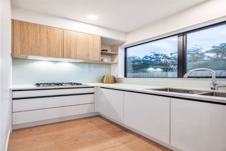 Photo of property in 16 Matau Rise, Te Atatu Peninsula, Auckland, 0610