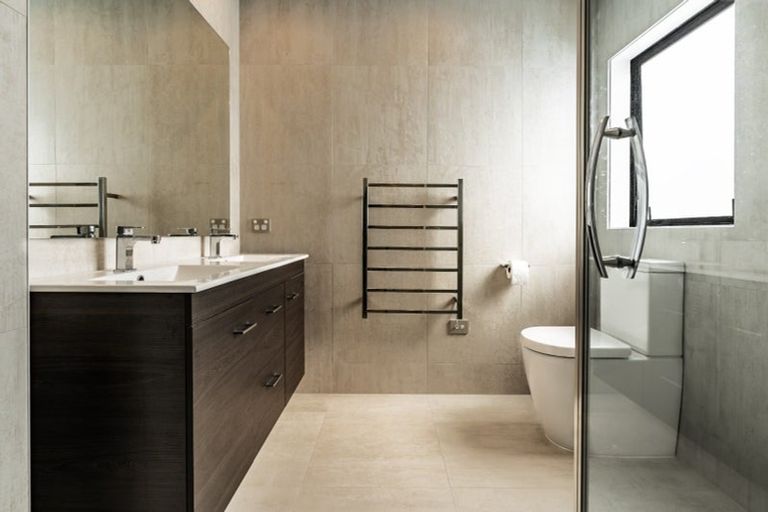 Photo of property in 2 Taikura Avenue, Red Beach, 0932