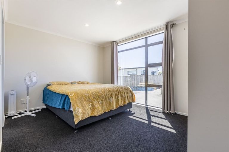 Photo of property in 46 Exeter Crescent, Takaro, Palmerston North, 4412