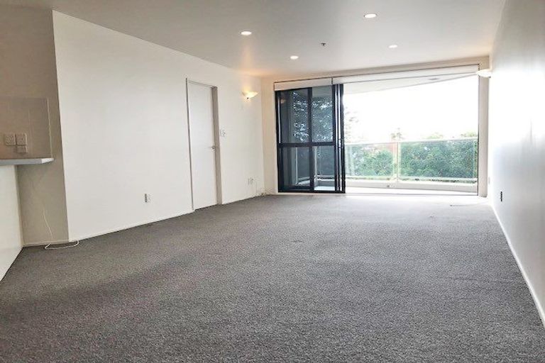 Photo of property in 175h Hurstmere Road, Takapuna, Auckland, 0622