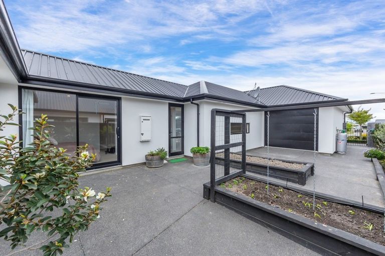 Photo of property in 20 Chimango Place, Rolleston, 7615