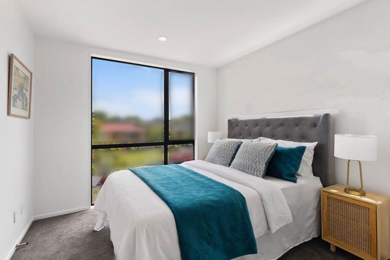Photo of property in 2/77 Glenmore Road, Sunnyhills, Auckland, 2010