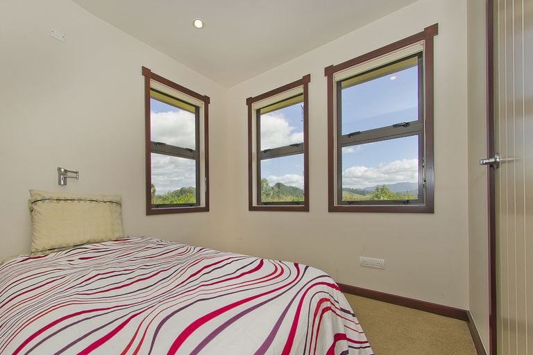 Photo of property in 10 Hei Esplanade, Whitianga, 3510